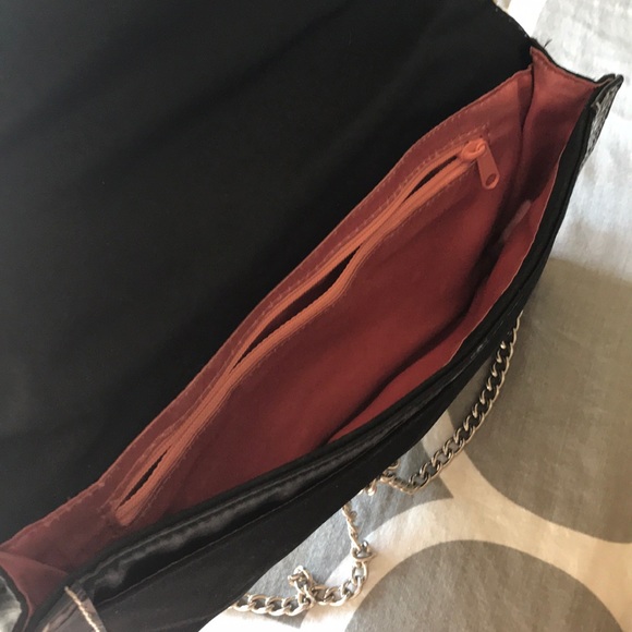 Fancy and stylish Guess clutch! - Picture 5 of 8